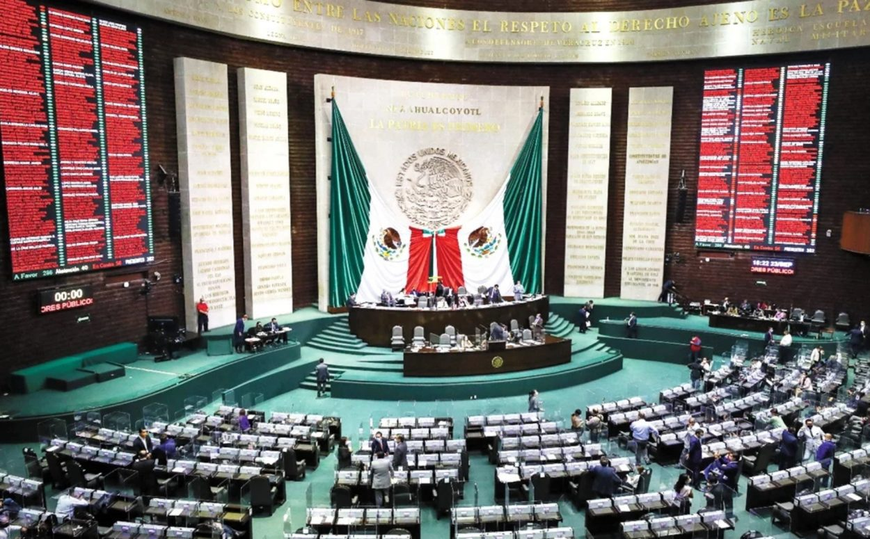 El Artículo 118 refuerza la idea de que la defensa y la política exterior son tareas del gobierno federal.
