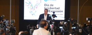 Monreal destaca papel del periodismo y refrenda defensa de la libertad de expresión