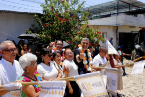 Arranca Angel Torres una calle más en el fraccionamiento La Misión