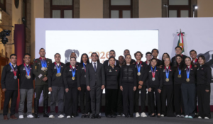 Claudia Sheinbaum anuncia aumento de becas para atletas tras histórico desempeño de México en Santo Domingo 2026