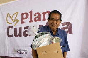 SEDIF entrega canastas alimentarias y lentes gratuitos a familias de La Bisnaga
